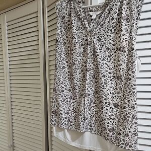 Market & Spruce White and Black Floral V-Neck Tank